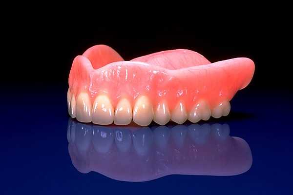Какие протезы зубов лучше поставить. сравнение особенностей, отзывы, цены