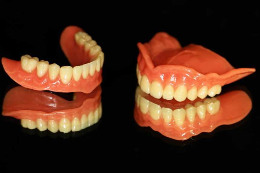 Уход за протезами на имплантах – рекомендации стоматолога