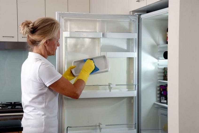 Самые проверенные способы избавиться от неприятного запаха в холодильнике.