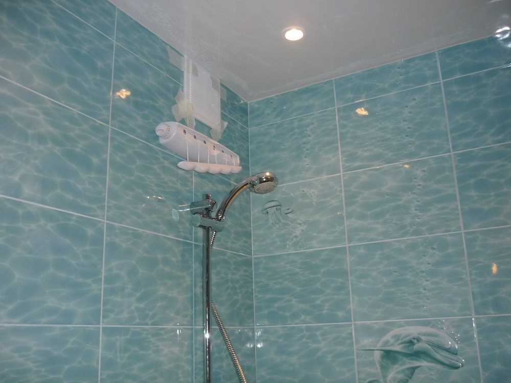 Как обшить ванную комнату пластиковыми панелями