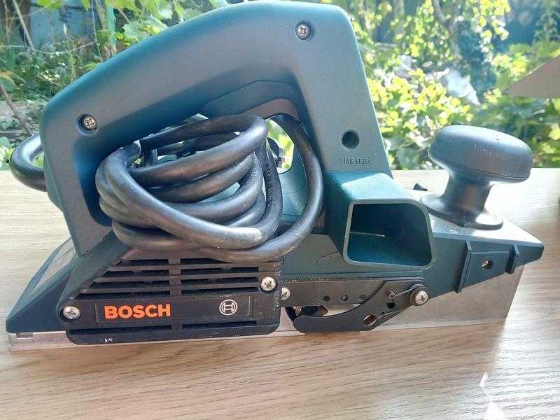 BOSCH GHO 40-82 С Professional - короткий, но максимально информативный обзор. Для большего удобства, добавлены характеристики, отзывы и видео.