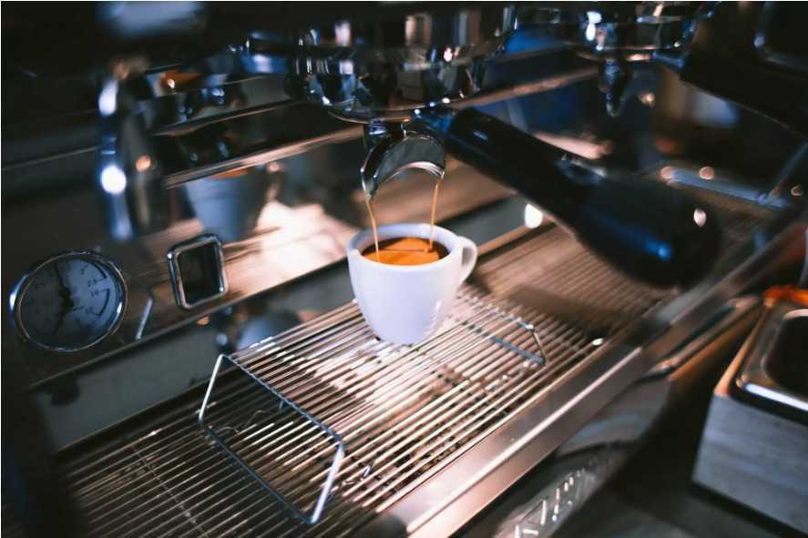 Кофе на даче: как выбрать кофеварку или кофемашину понадежнее и подешевле? от эксперта