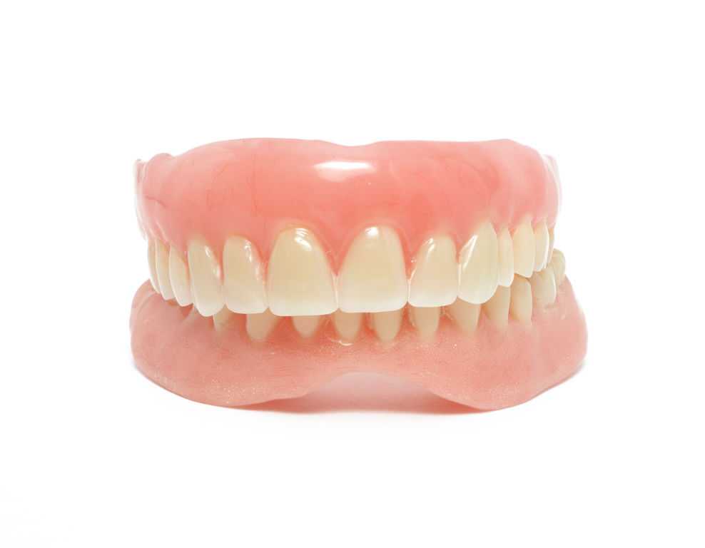 Акриловые зубные протезы — достоинства, недостатки, рекомендации по уходу, отзывы, мнение стоматолога.