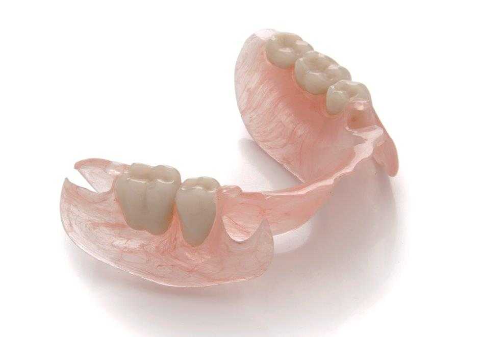 Зубные протезы из акриловой пластмассы. преимущества и недостатки