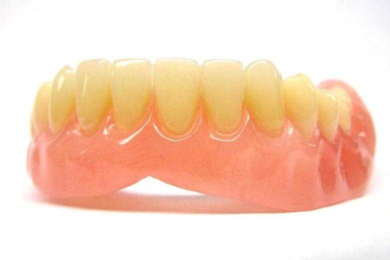 Нейлоновые зубные протезы: легкость и комфорт обеспечены
