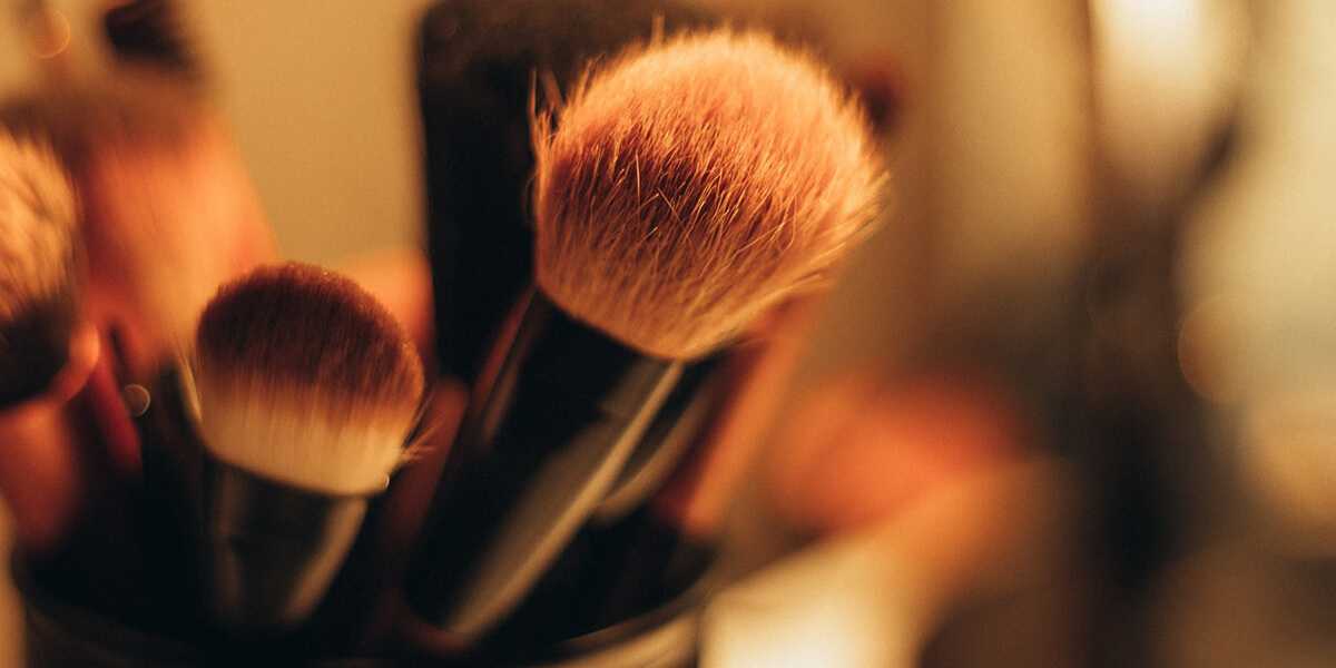 Лучшие кисти и наборы кистей для макияжа (для пудры, румян, теней, помады) — по мнению экспертов и по отзывам покупательниц.