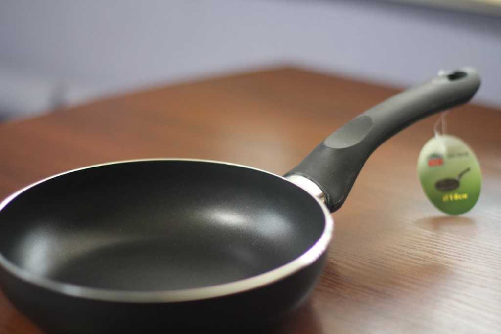 Какая чугунная сковорода нужна на кухне: выбор с учетом покрытия и назначения