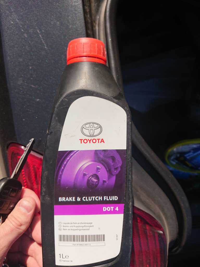 Как выбрать лучшую тормозную жидкость для автомобиля?