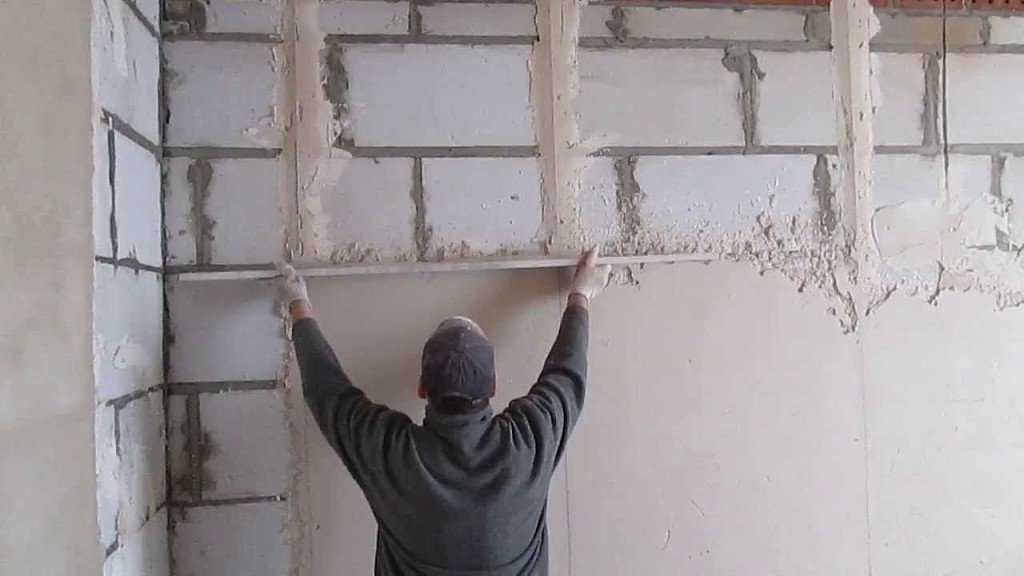 Какие бывают сетки и как с ними штукатурить стены?