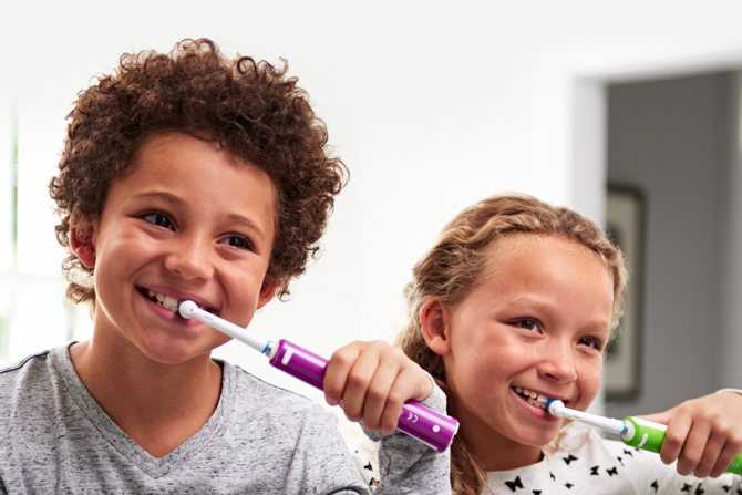 Польза и вред электрической зубной щетки: в чем преимущества, недостатки и есть ли противопоказания?