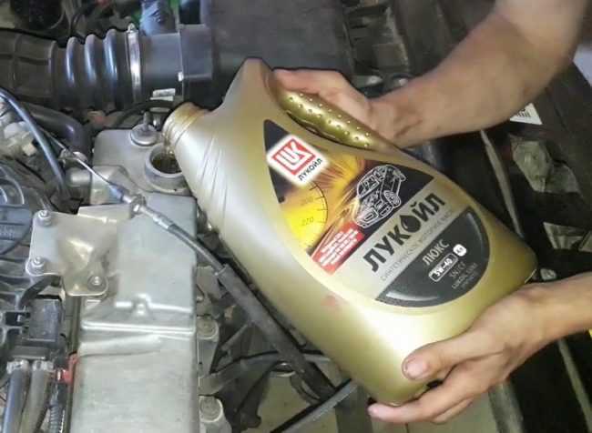 Какое моторное масло лить в 16 клапанную приору?