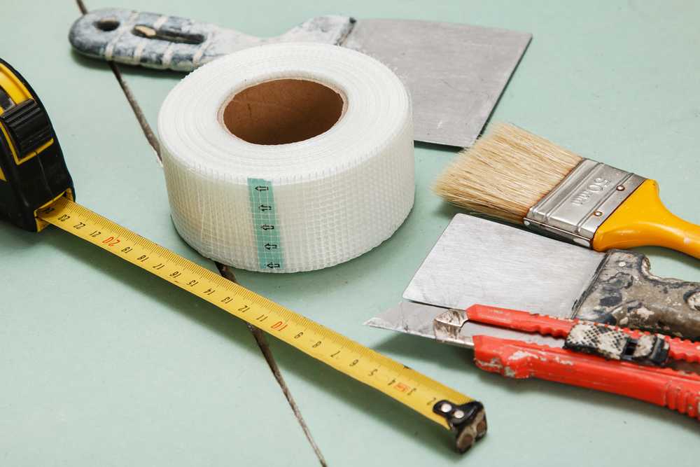 Чем резать гипсокартон, какие инструменты подходят для резки в домашних условиях, как резать и обрабатывать материал