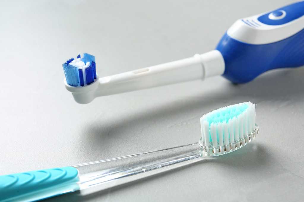 Как выбрать электрическую зубную щётку в 2020 году: рекомендации и отзывы стоматологов