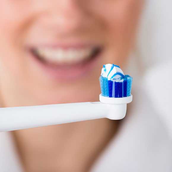 Чистить зубы вредно: правда или вымысел?